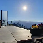 Tiny Mountain With A Panoramic View Dom wakacyjny *